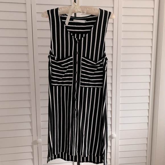 In Luv Sleevless Top - Picture 1 of 5